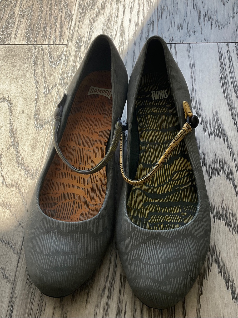 Camper Twins Women’s Mary Jane Flats size 38
